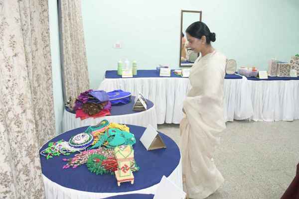   महानिदेशक एवं अध्यक्ष सीडब्ल्यूए द्वारा सीआरपीएफ पब्लिक स्कूल के दौरे और ग्रुप केंद्र रंगारेड्डी में वीर नारियों एवं शहीदों के परिवारों के सम्मान समारोह की झलकियां